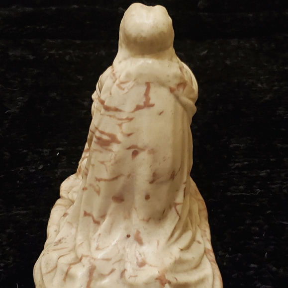 Cultured marble figurine made by House of Statues - Picture 10 of 10